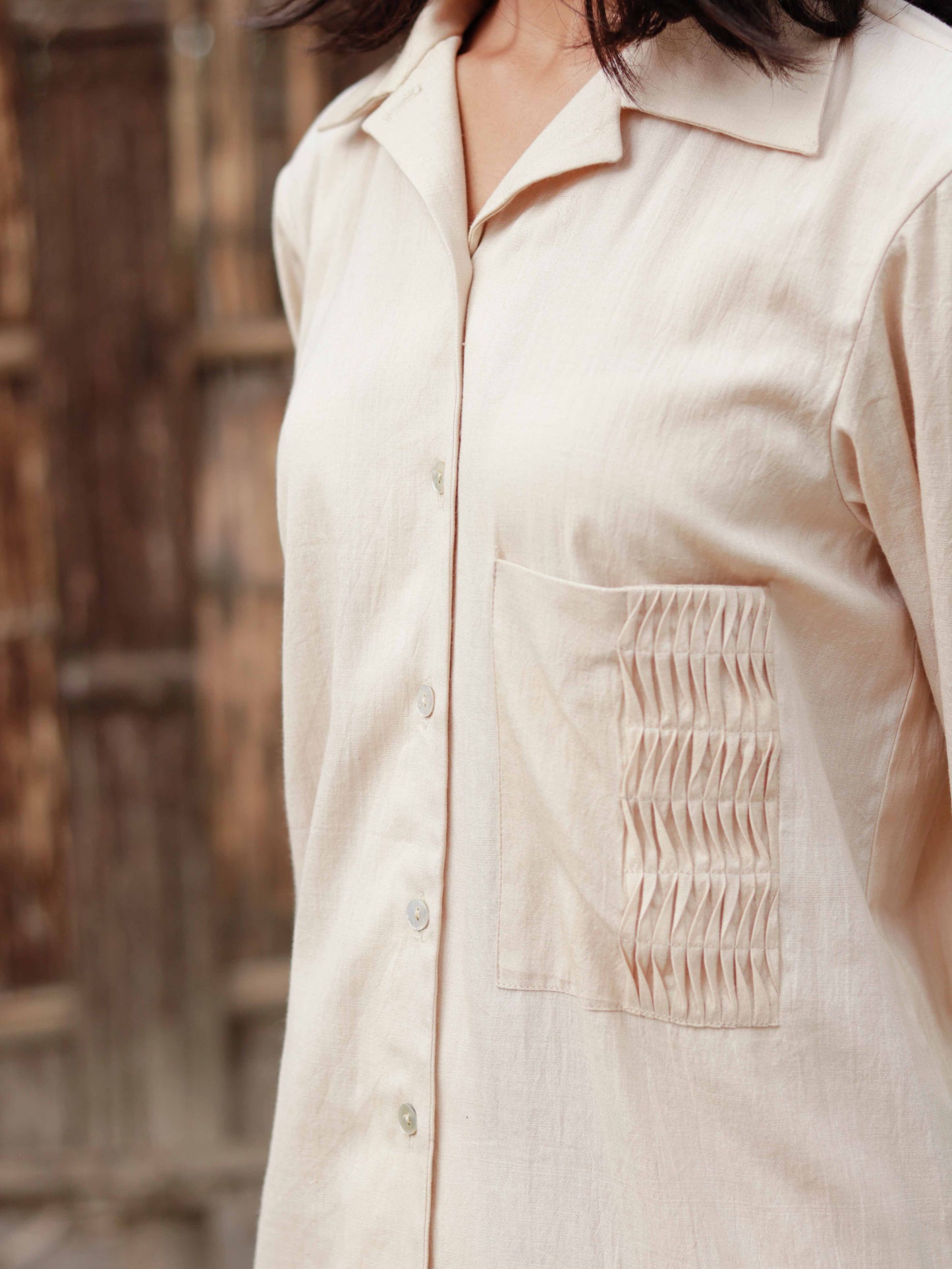Organic cotton Camp-collar shirt with long cuffs & tucks detail on pocket