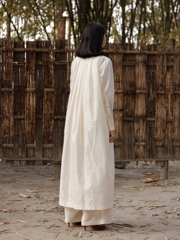 Relaxed checkered shirt with long cuffs & front full placket