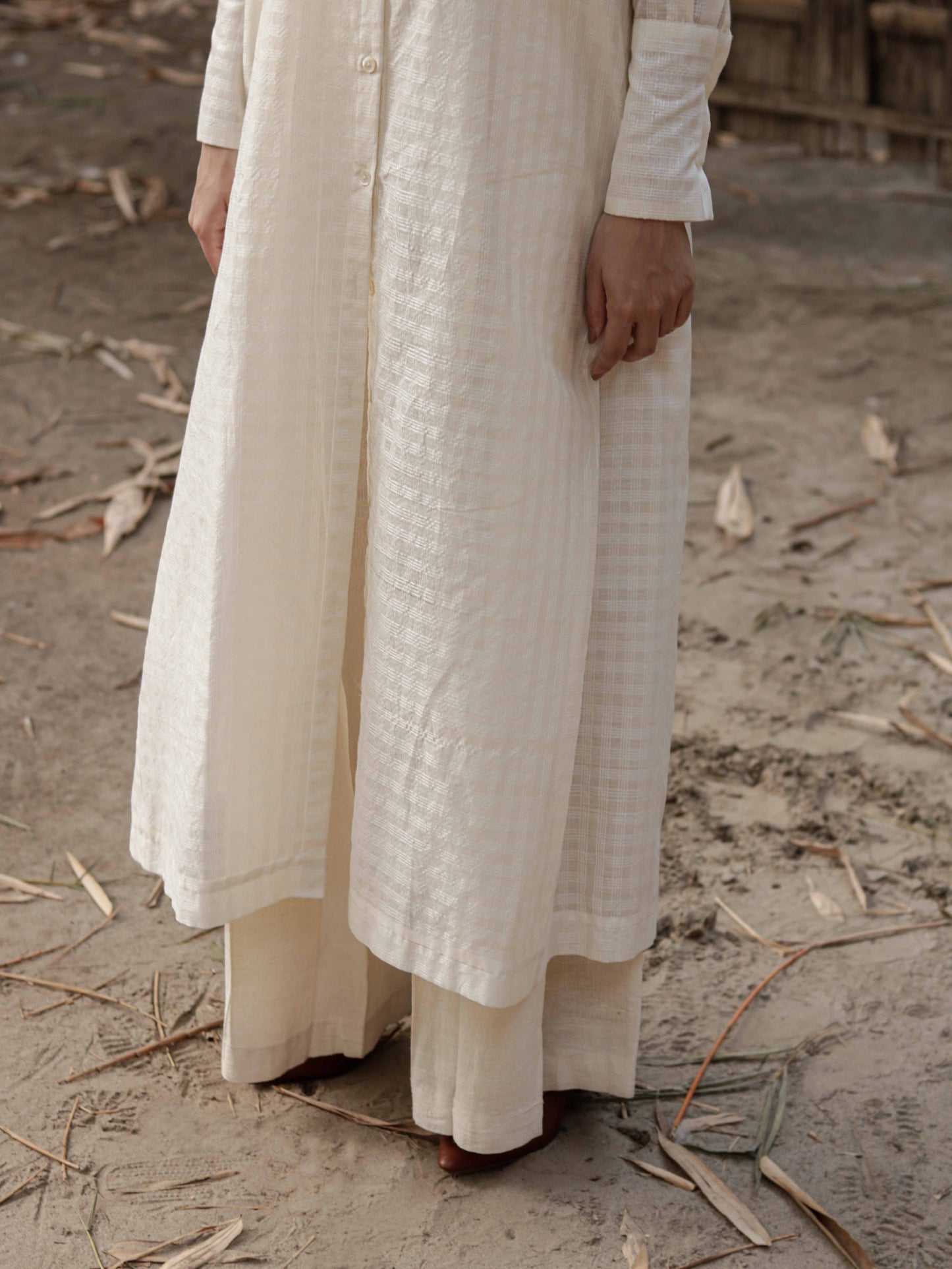 Relaxed checkered shirt with long cuffs & front full placket