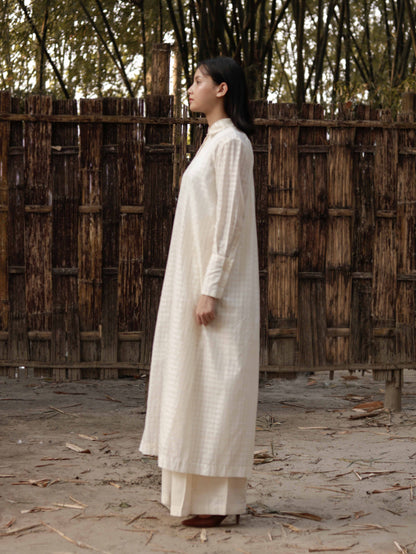 Relaxed checkered shirt with long cuffs & front full placket