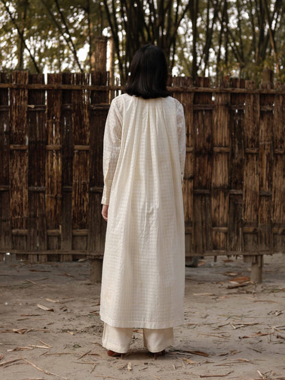 Relaxed checkered shirt with long cuffs & front full placket