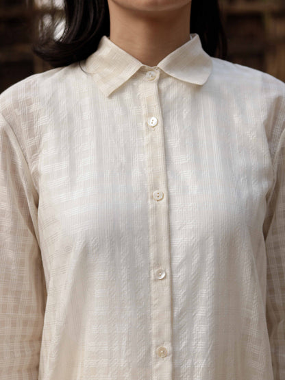 Relaxed checkered shirt with long cuffs & front full placket