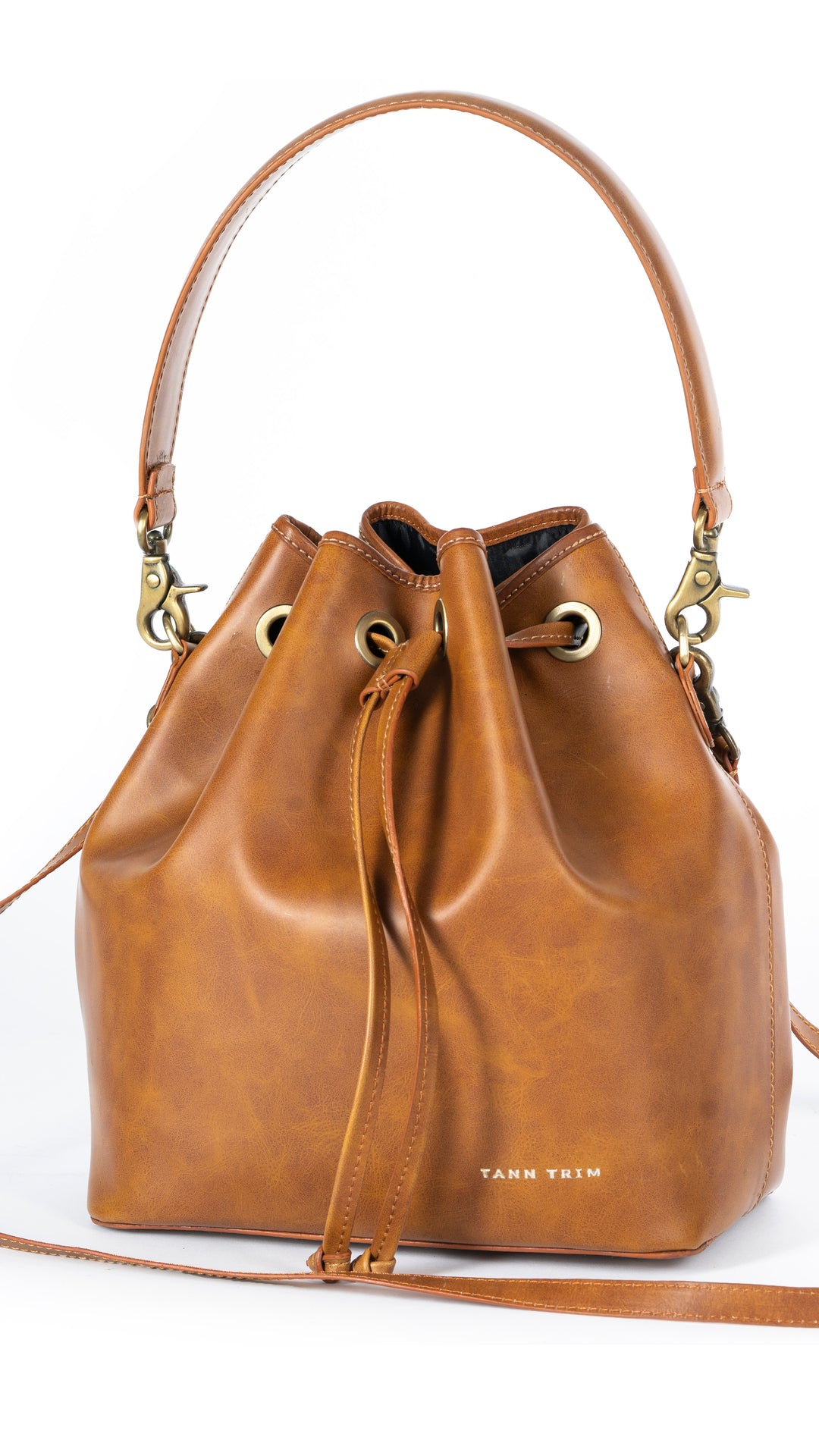 Tan brown bucket bag made with conscious and vegan leather.